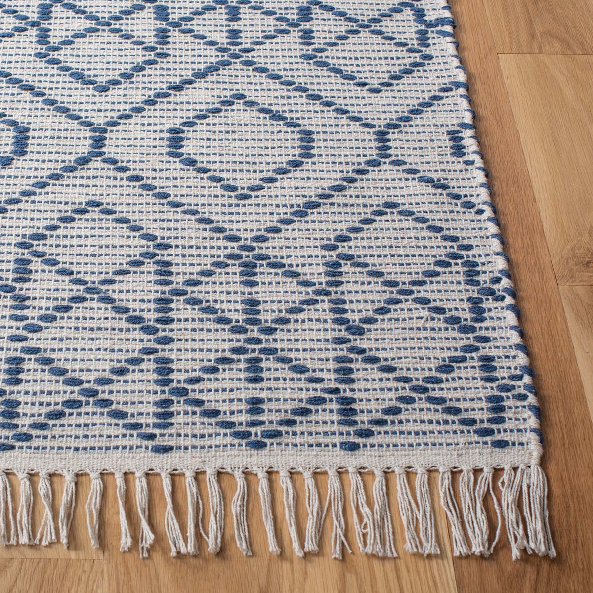 Safavieh Montauk 652 Rug, MTK652 - Navy / Beige