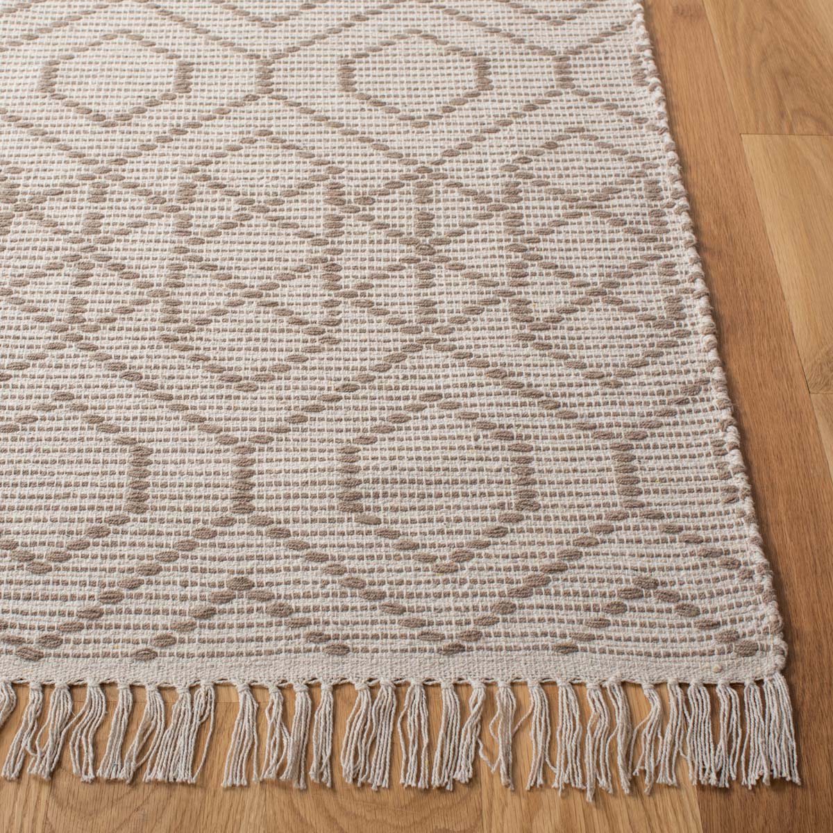 Safavieh Montauk 652 Rug, MTK652 - Brown / Beige