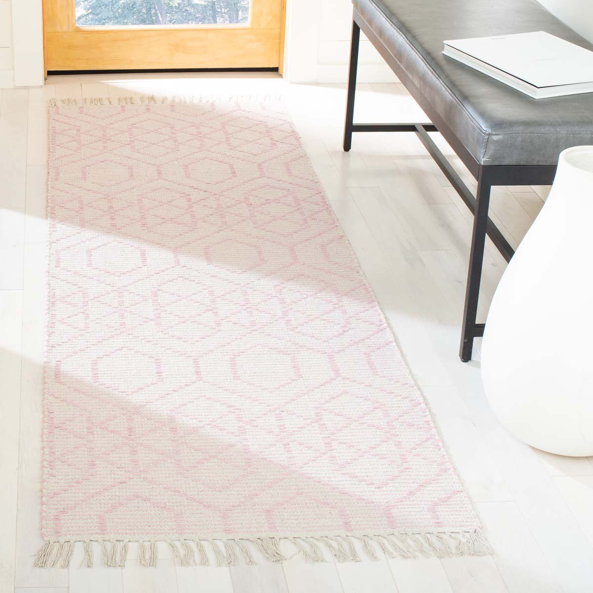 Safavieh Montauk 652 Rug, MTK652 - Pink / Ivory