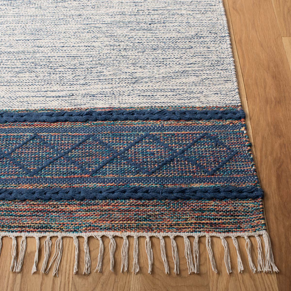 Safavieh Montauk 653 Rug, MTK653 - Navy / Beige