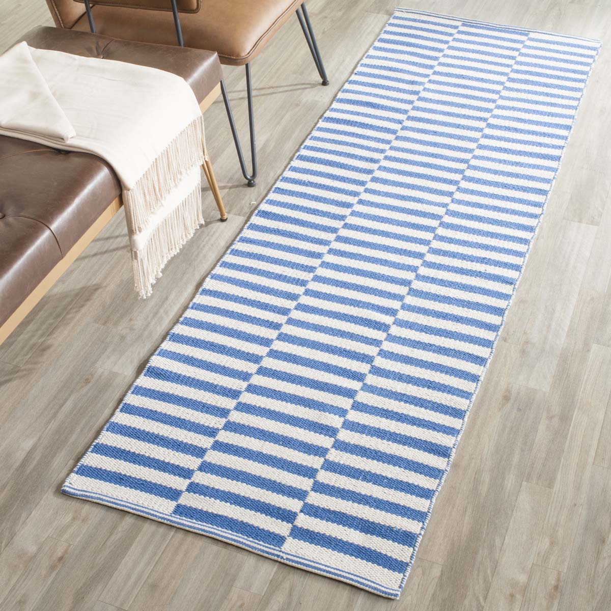 Safavieh Montauk 715 Rug, MTK715 - Ivory / Blue