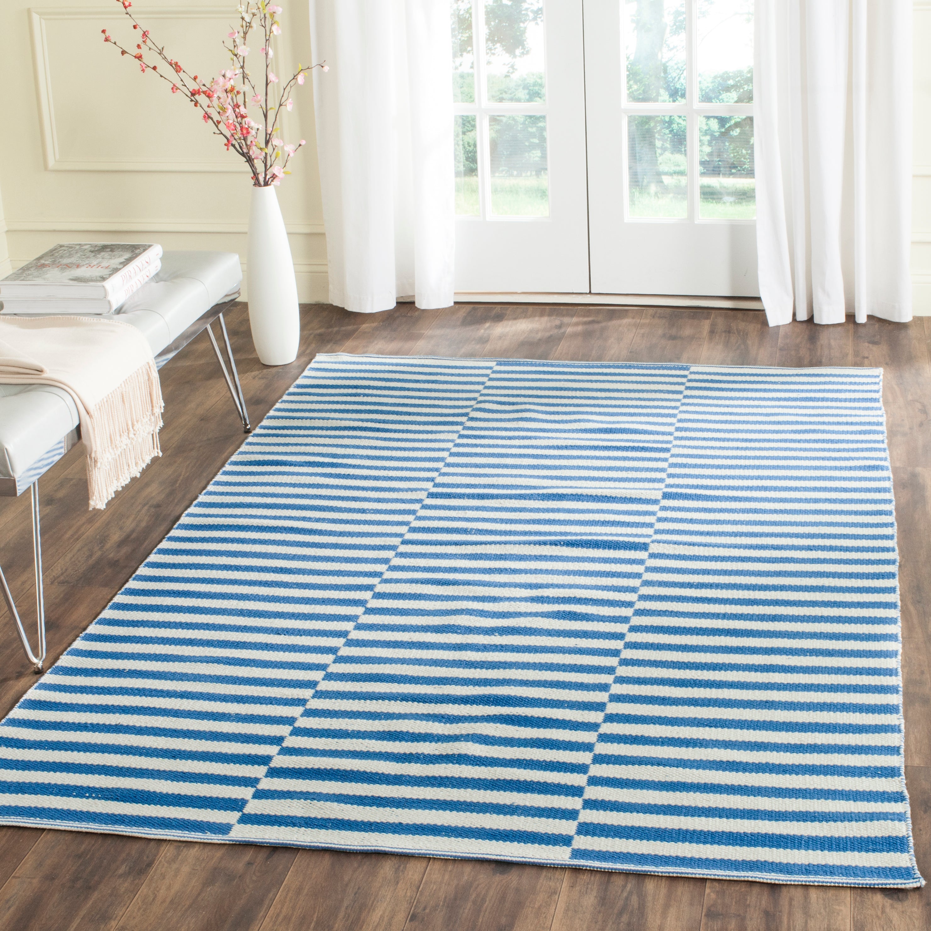 Safavieh Montauk 715 Rug, MTK715 - Ivory / Blue