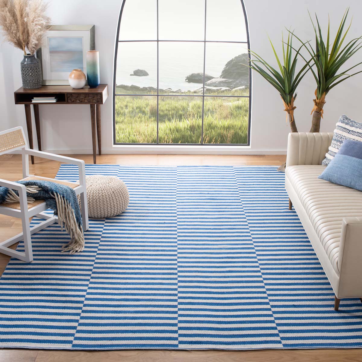 Safavieh Montauk 715 Rug, MTK715 - Ivory / Blue