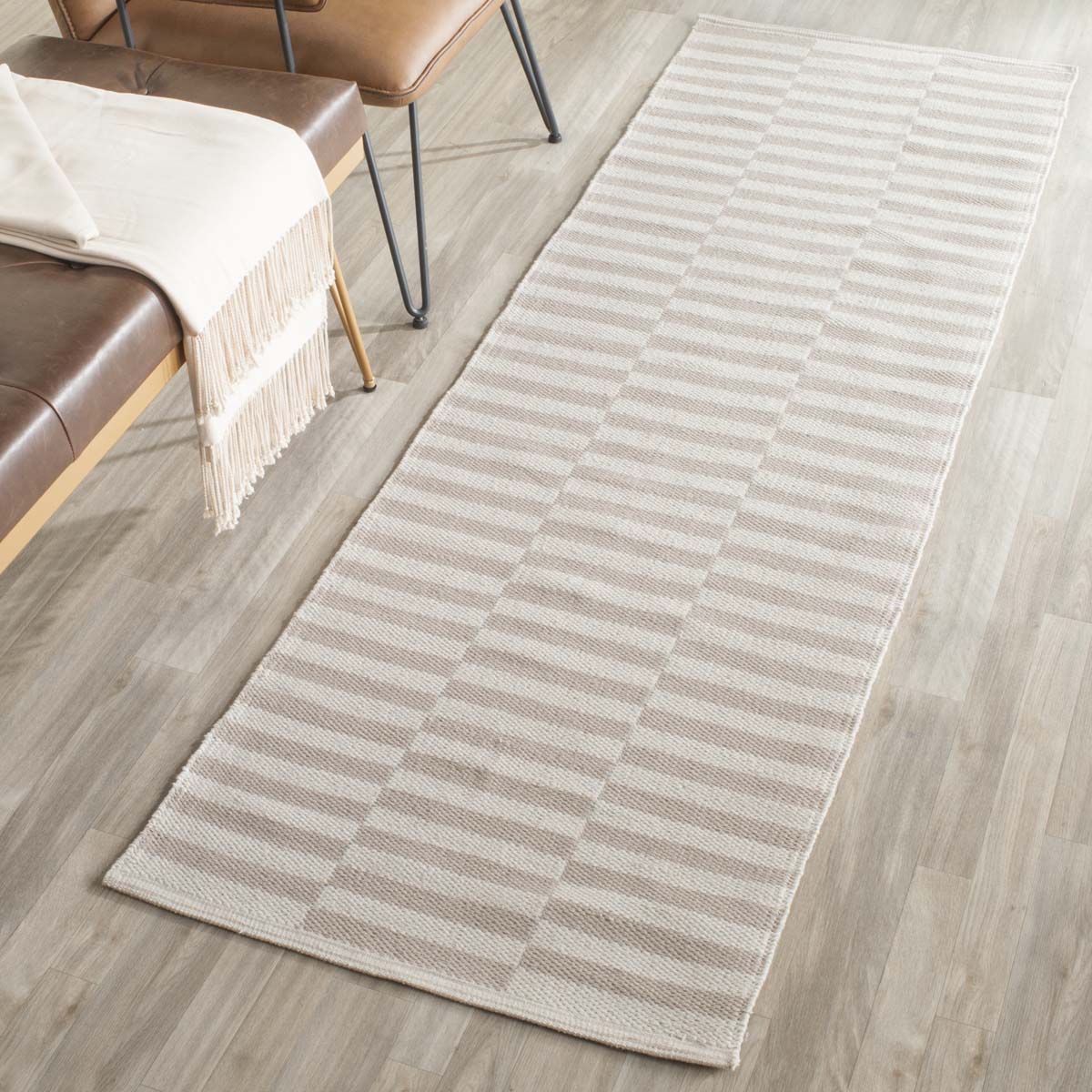 Safavieh Montauk 715 Rug, MTK715 - Ivory / Light Grey