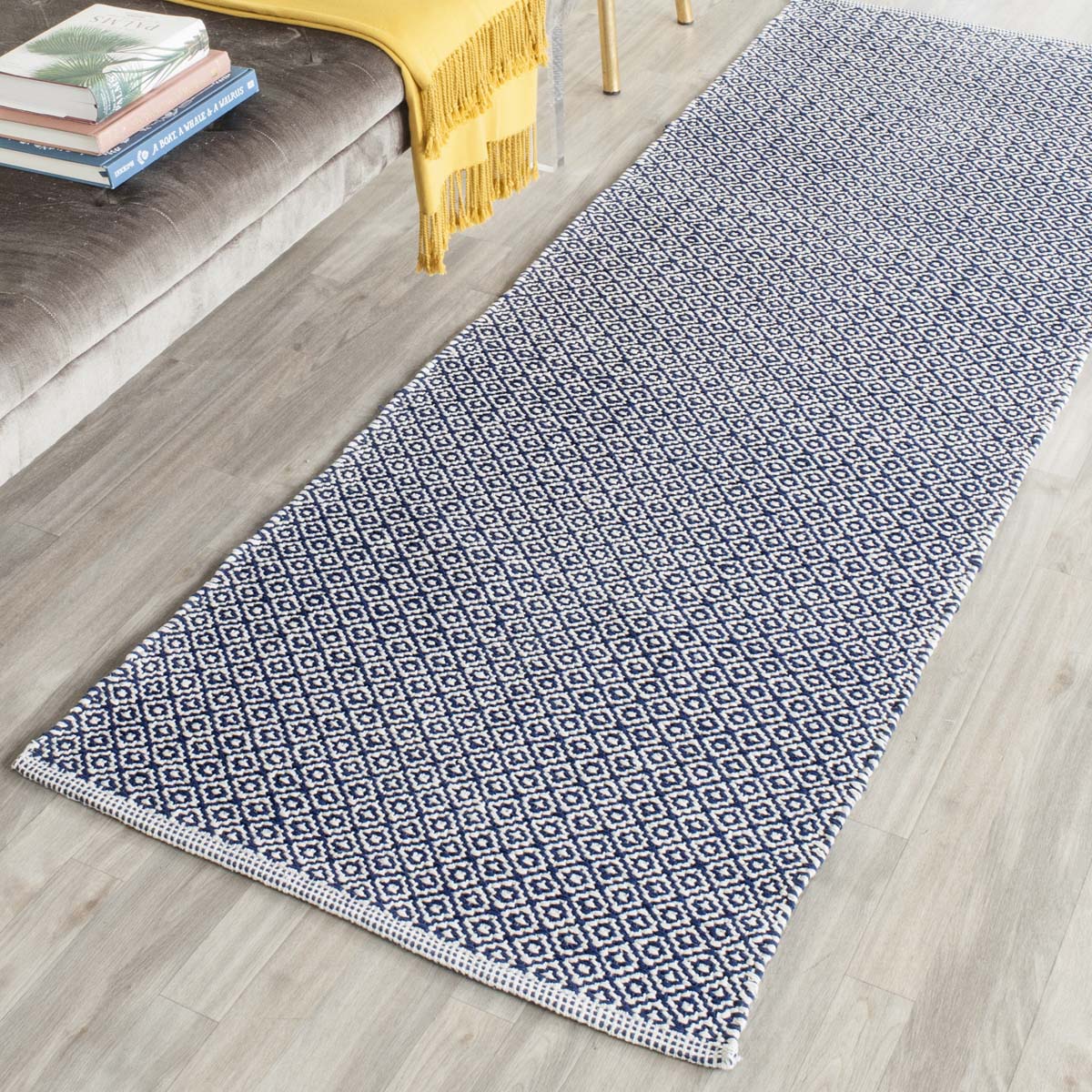 Safavieh Montauk 717 Rug, MTK717 - Ivory / Navy