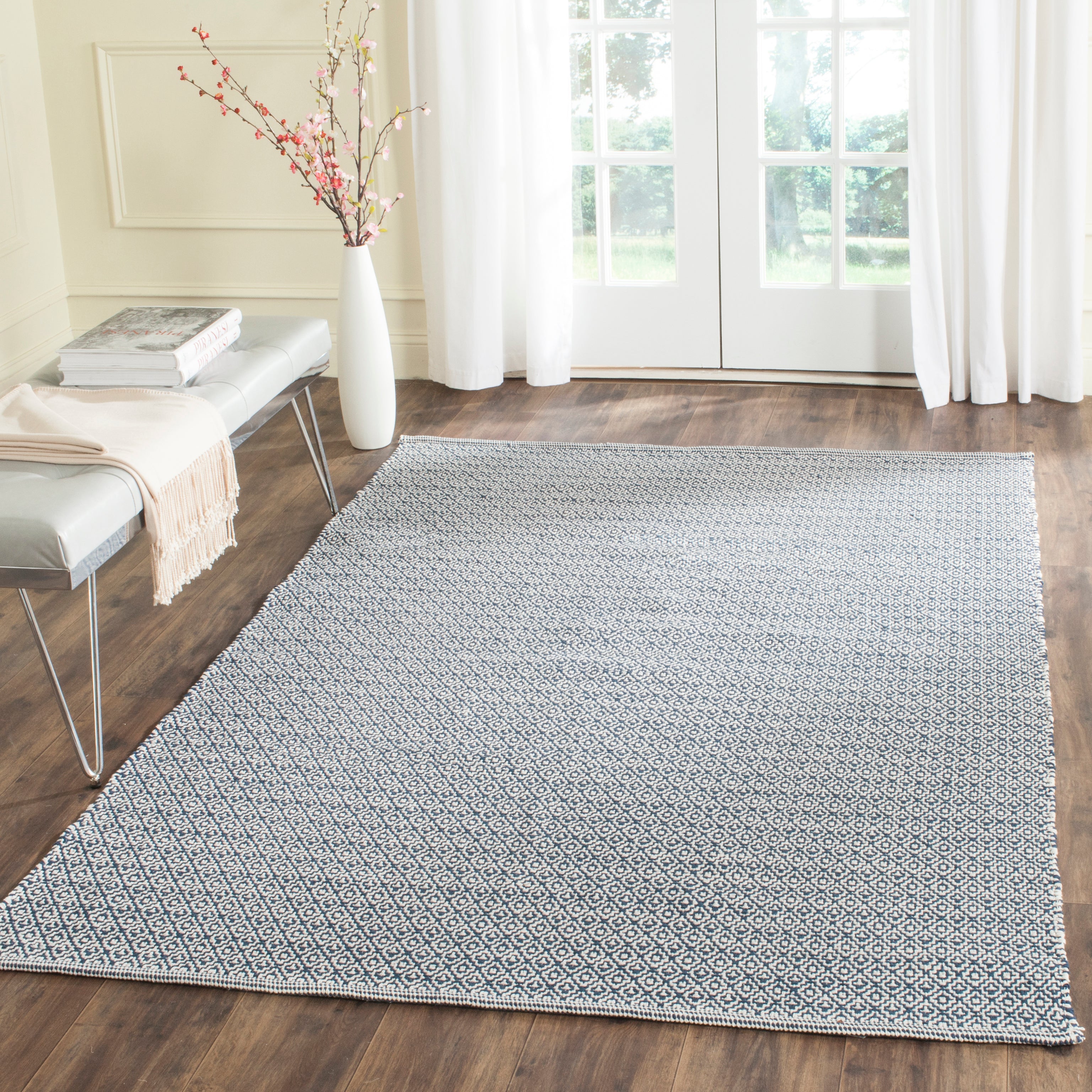Safavieh Montauk 717 Rug, MTK717 - Ivory / Navy