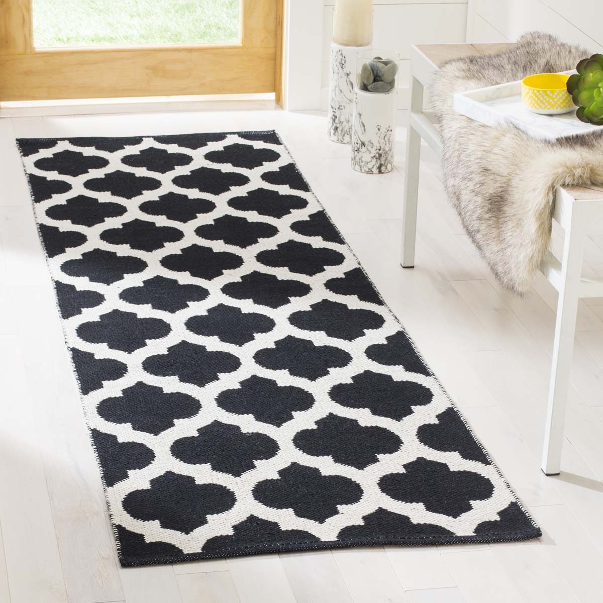 Safavieh Montauk 723 Rug, MTK723 - Black / Ivory