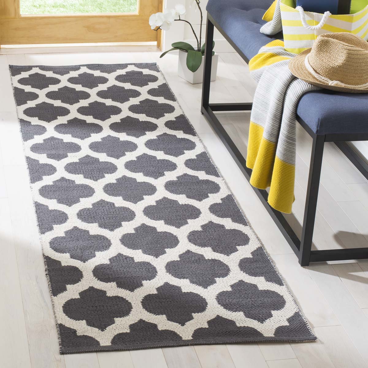 Safavieh Montauk 723 Rug, MTK723 - Dark Grey / Ivory