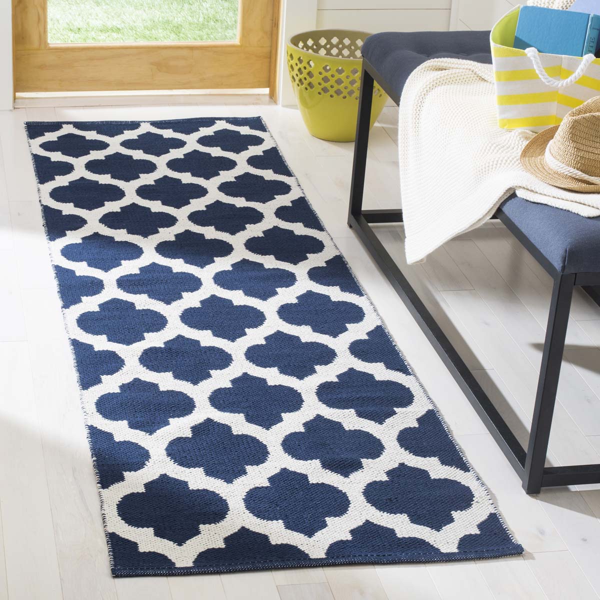 Safavieh Montauk 723 Rug, MTK723 - Navy / Ivory