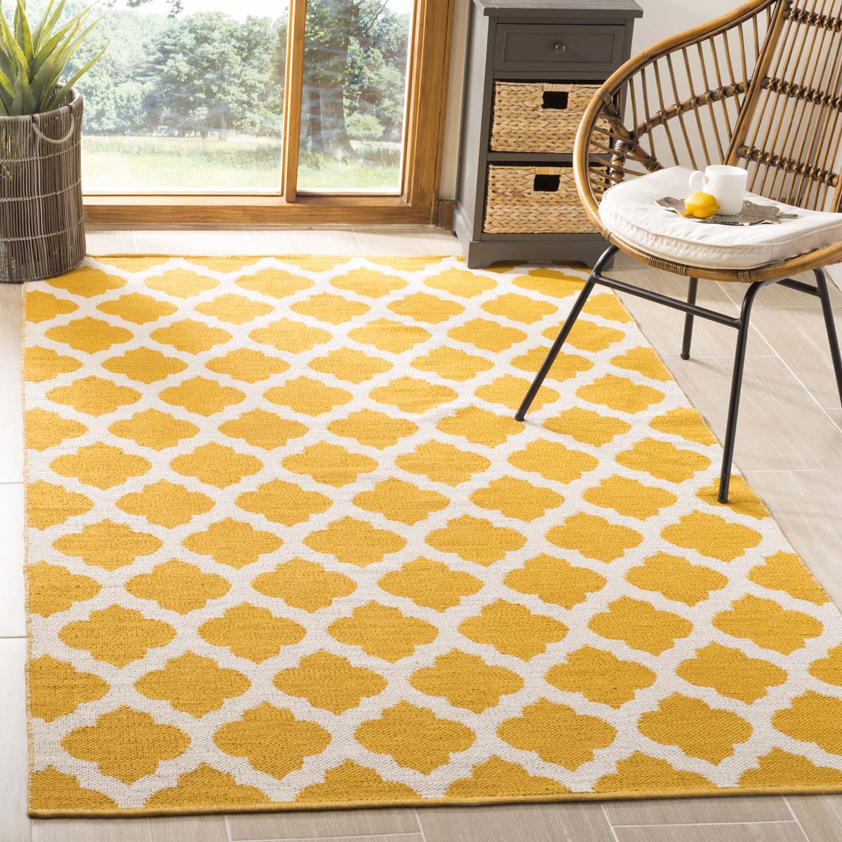 Safavieh Montauk 723 Rug, MTK723 - Yellow / Ivory