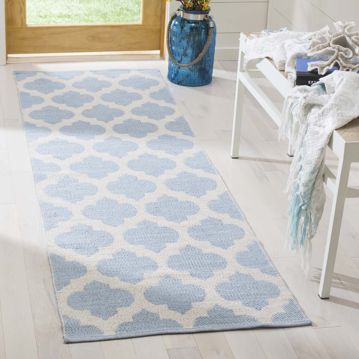 Safavieh Montauk 723 Rug, MTK723 - Light Blue / Ivory