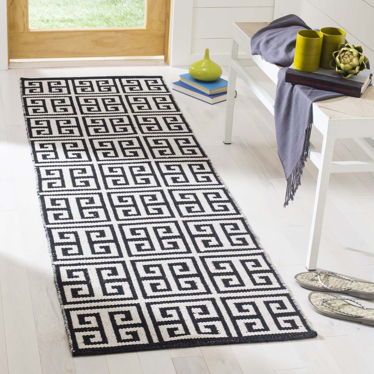 Safavieh Montauk 724 Rug, MTK724 - Black / Ivory