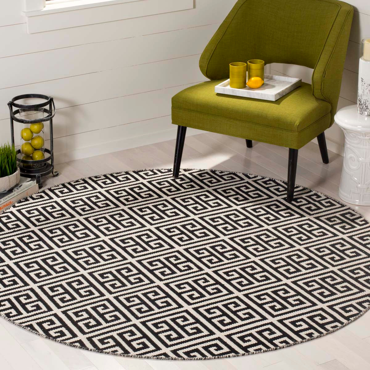 Safavieh Montauk 724 Rug, MTK724 - Black / Ivory