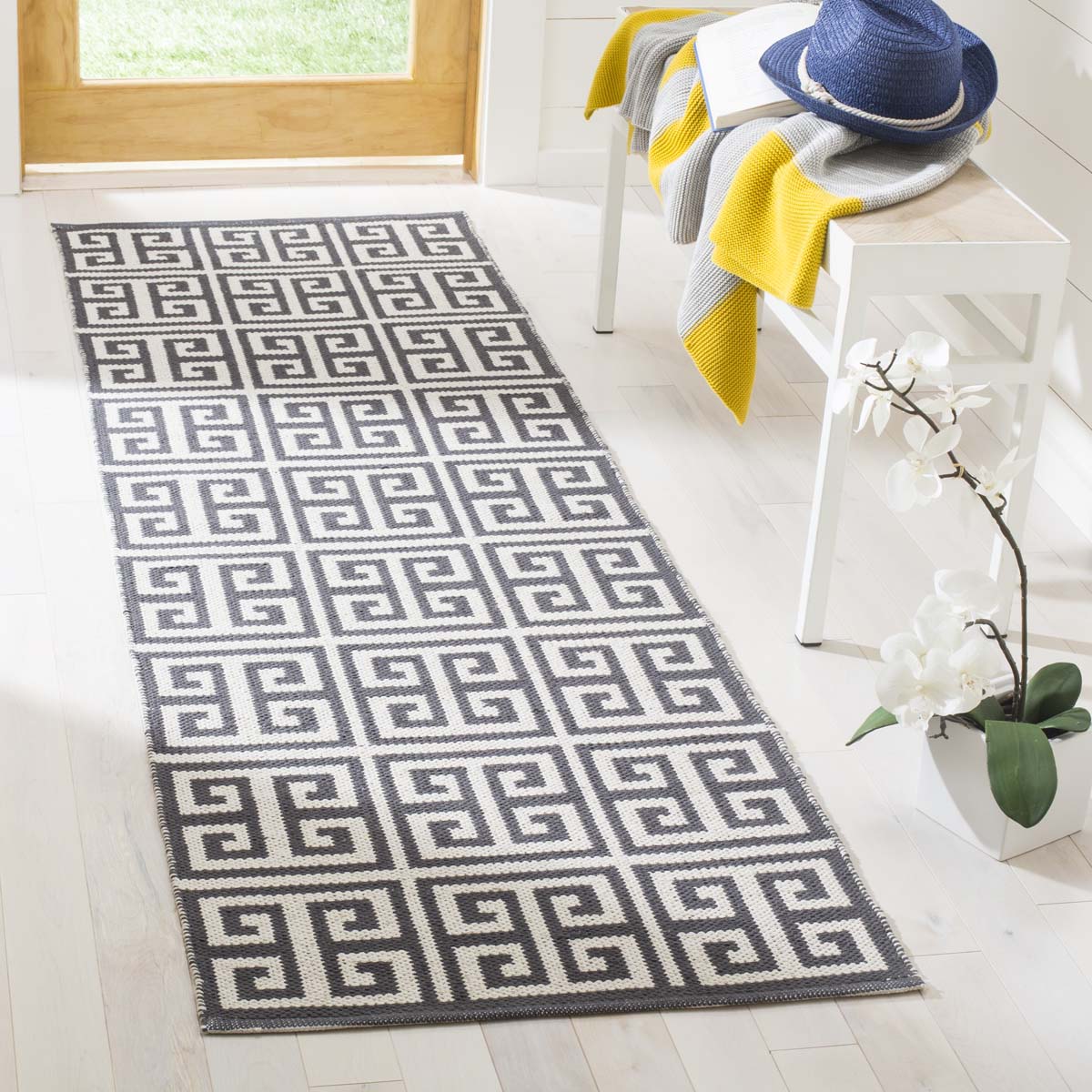 Safavieh Montauk 724 Rug, MTK724 - Dark Grey / Ivory