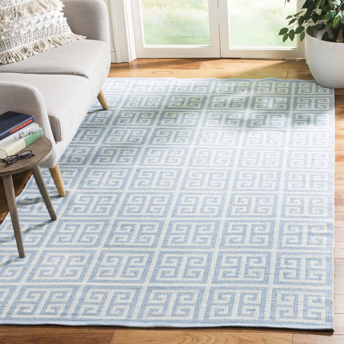 Safavieh Montauk 724 Rug, MTK724 - Light Blue / Ivory
