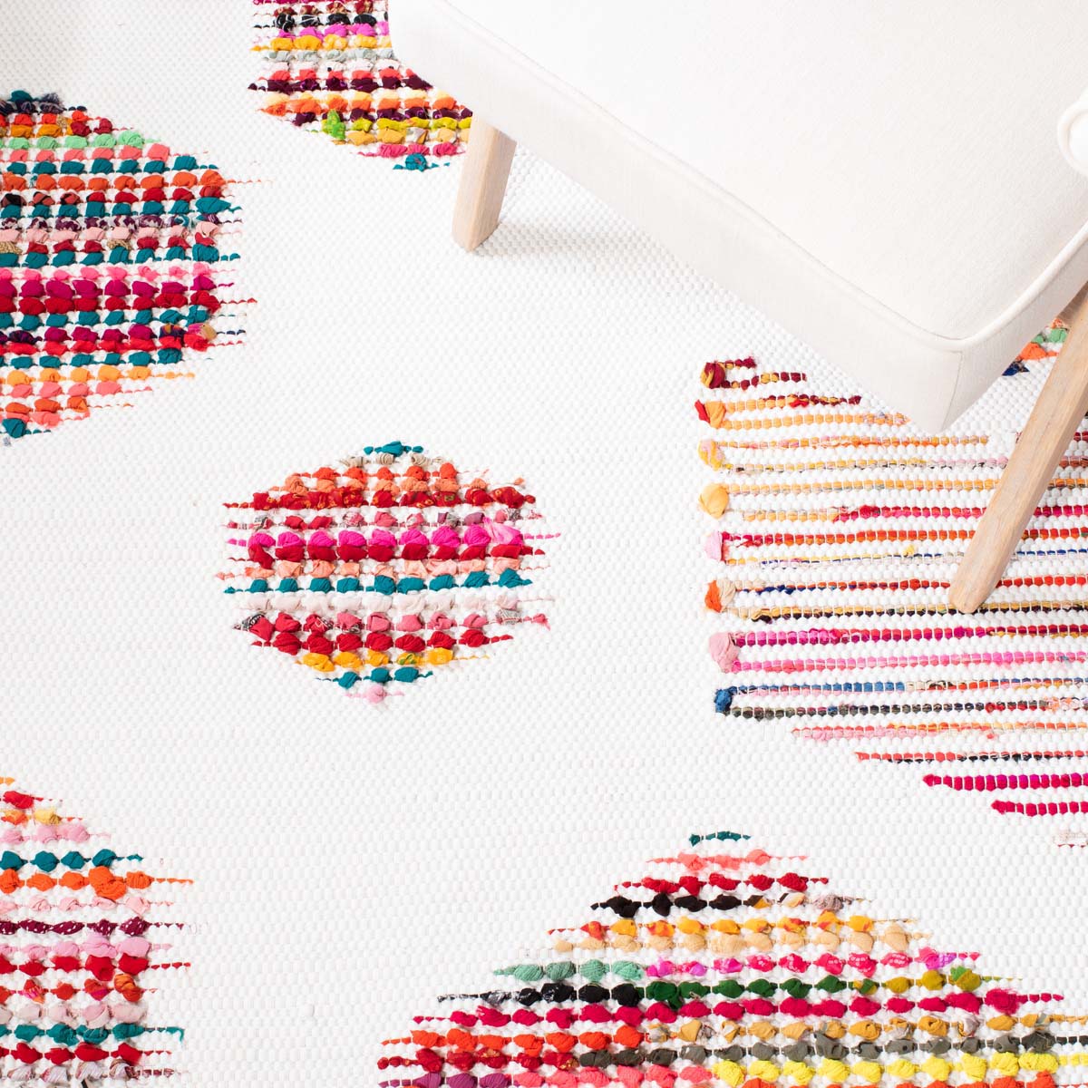 Safavieh Montauk 814 Rug, MTK814 - Ivory / Red