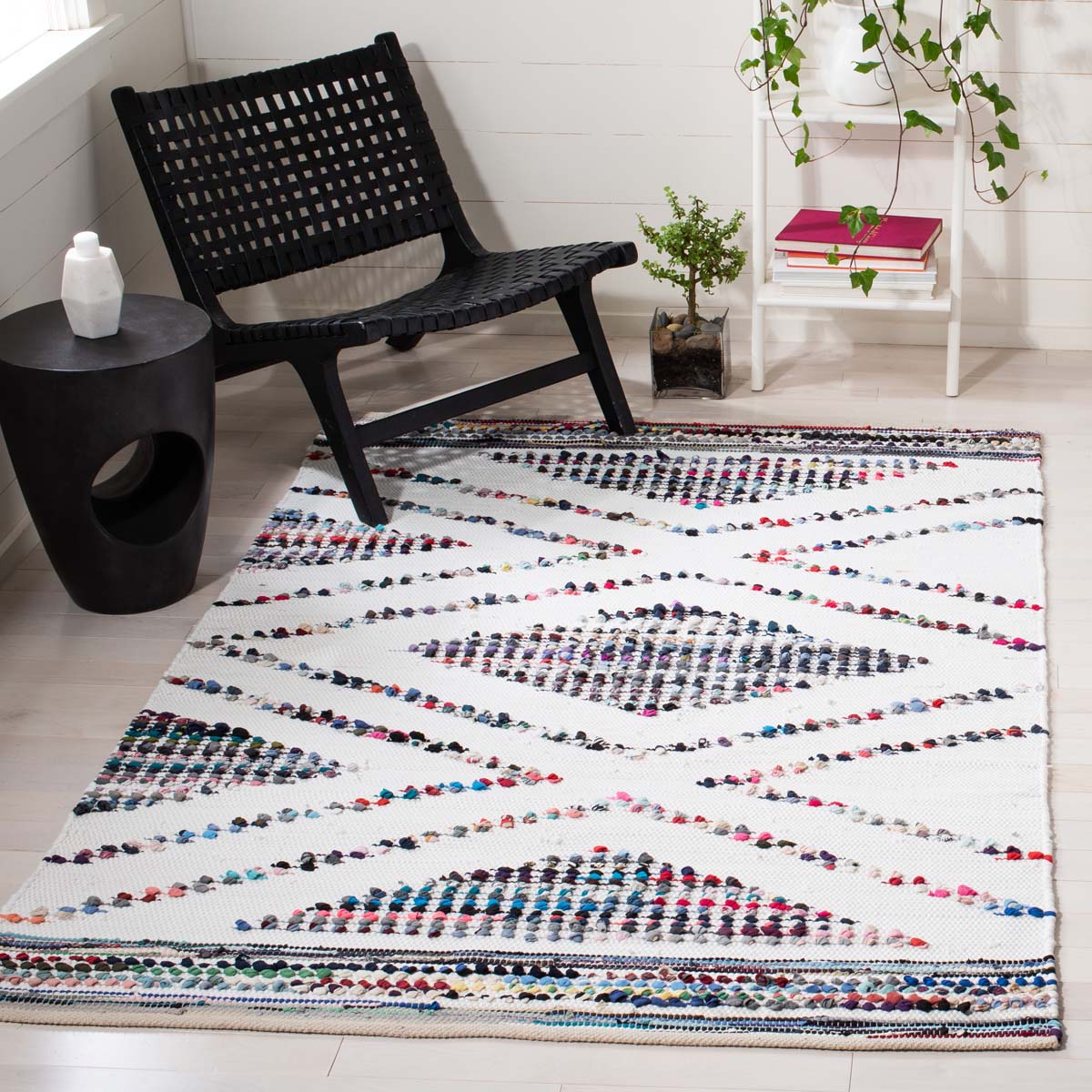 Safavieh Montauk 816 Rug, MTK816 - Ivory / Black