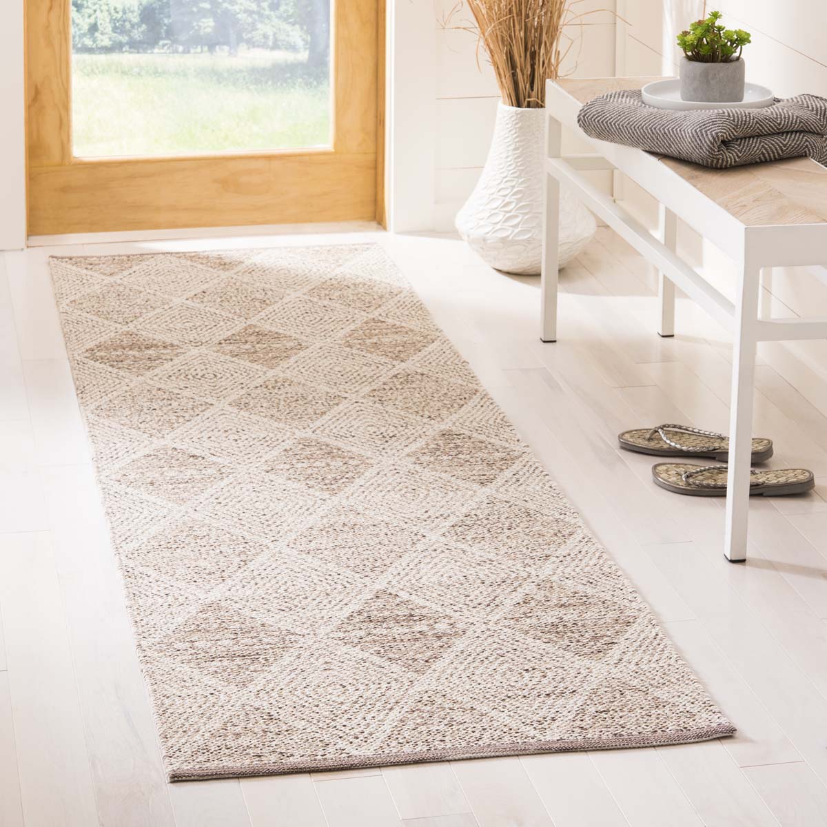 Safavieh Montauk 822 Rug, MTK822 - Beige