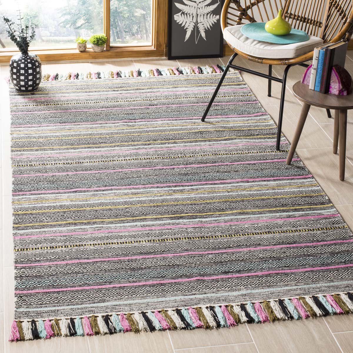 Safavieh Montauk 901 Rug, MTK901 - Black / Multi