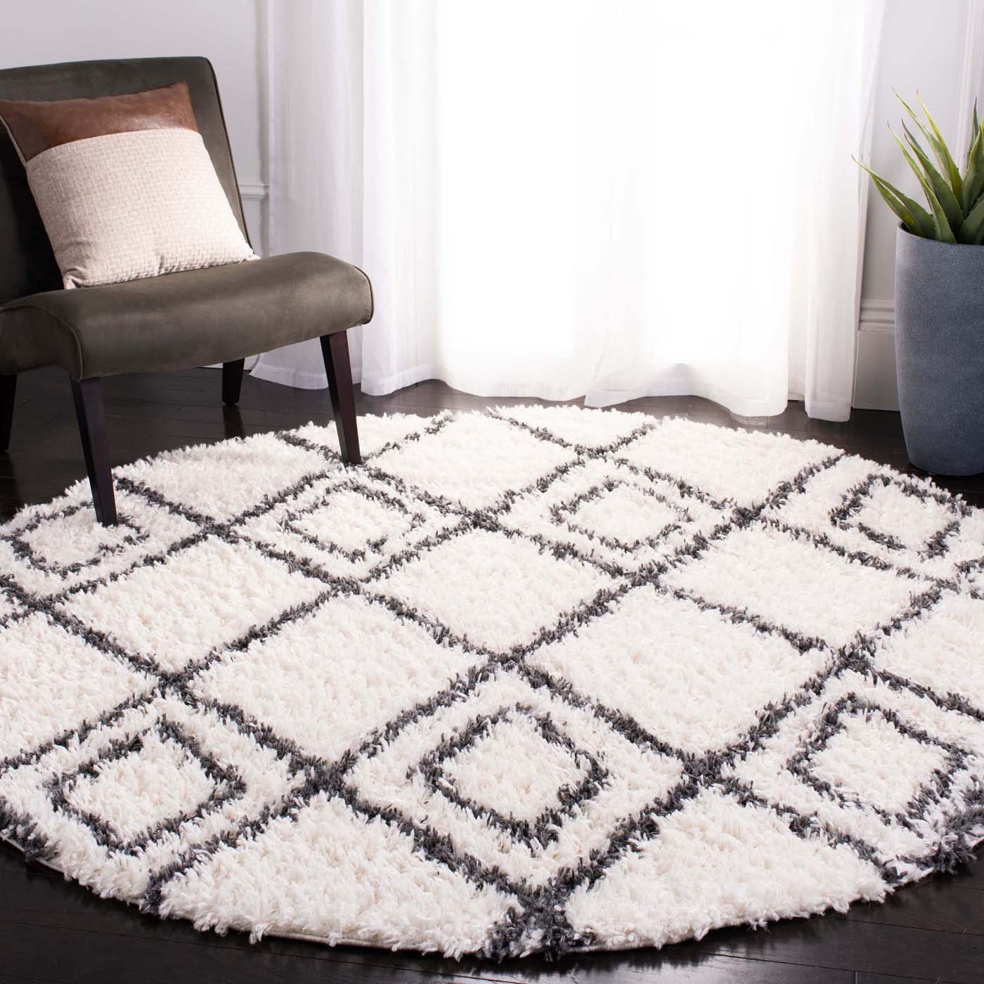 Safavieh Moroccan Tassel Shag 335 Rug, MTS335 - Ivory / Dark Grey