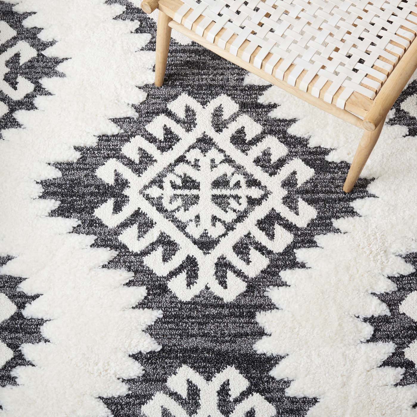 Safavieh Moroccan Tassel Shag 652 Rug, MTS652 - Dark Grey / Ivory