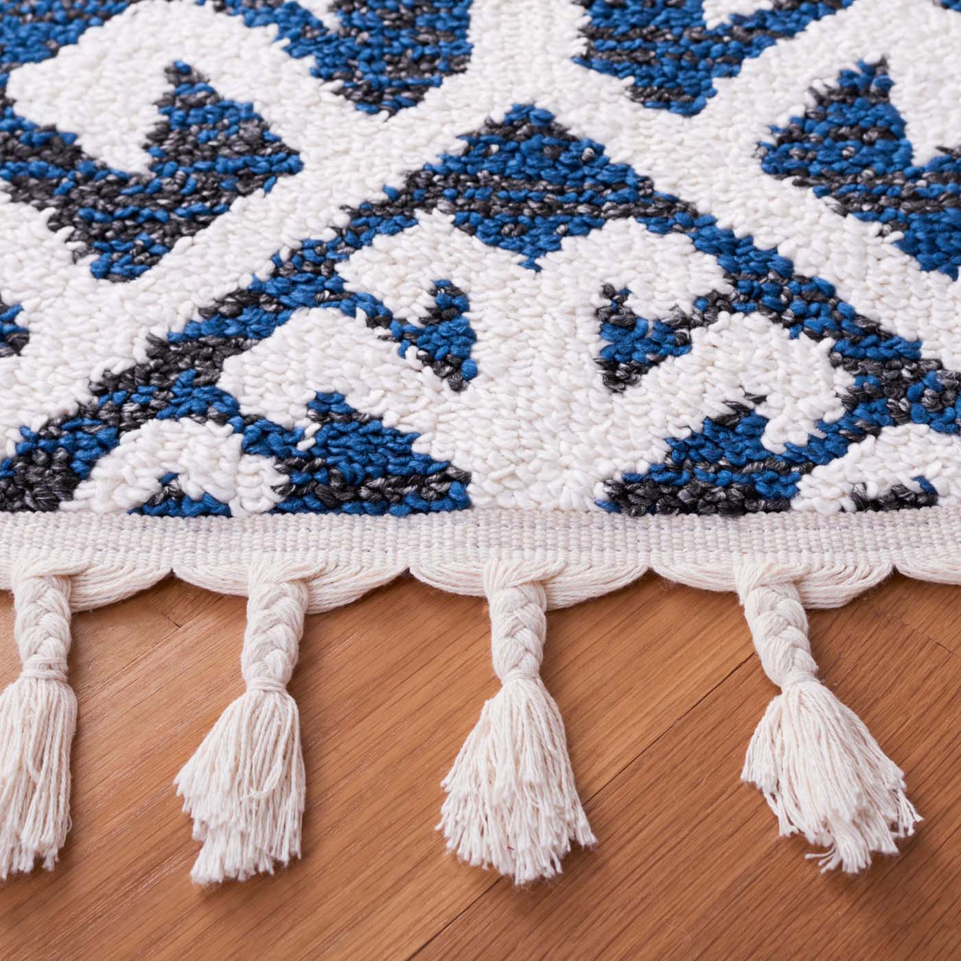 Safavieh Moroccan Tassel Shag 652 Rug, MTS652 - Navy / Ivory