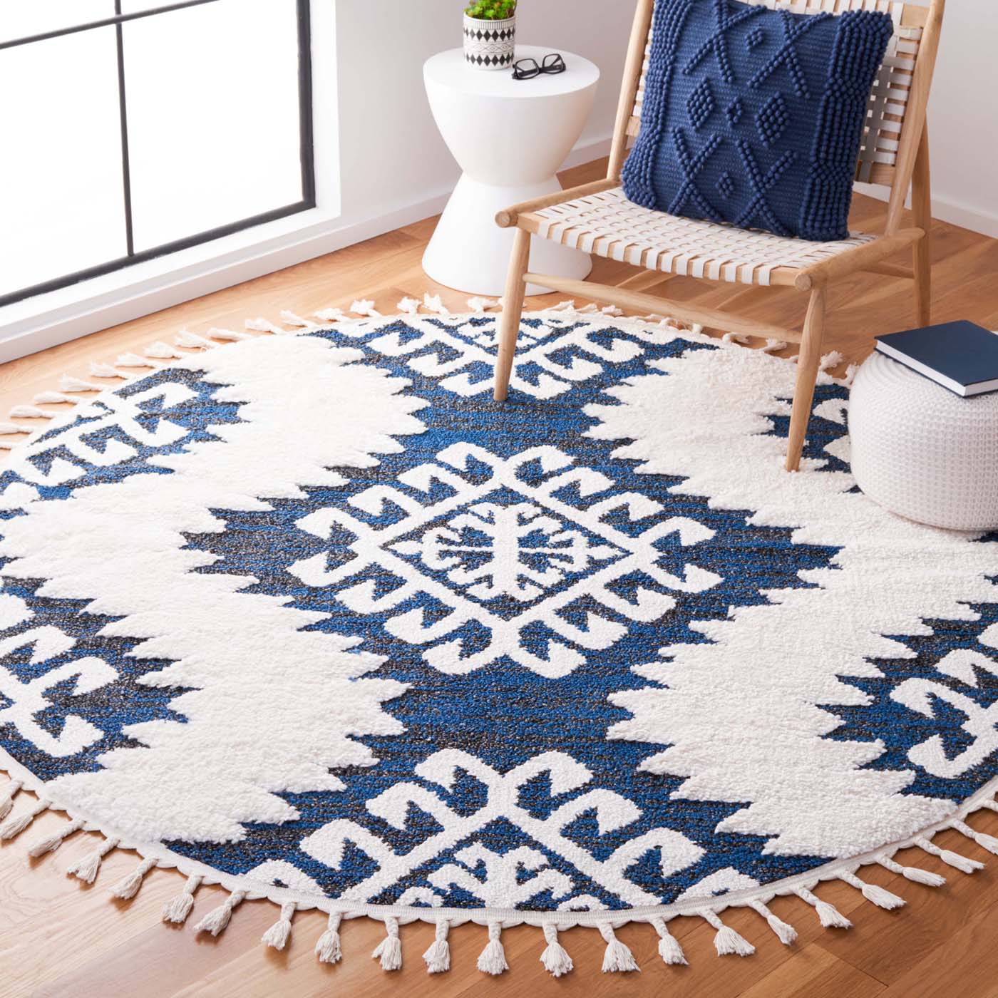 Safavieh Moroccan Tassel Shag 652 Rug, MTS652 - Navy / Ivory