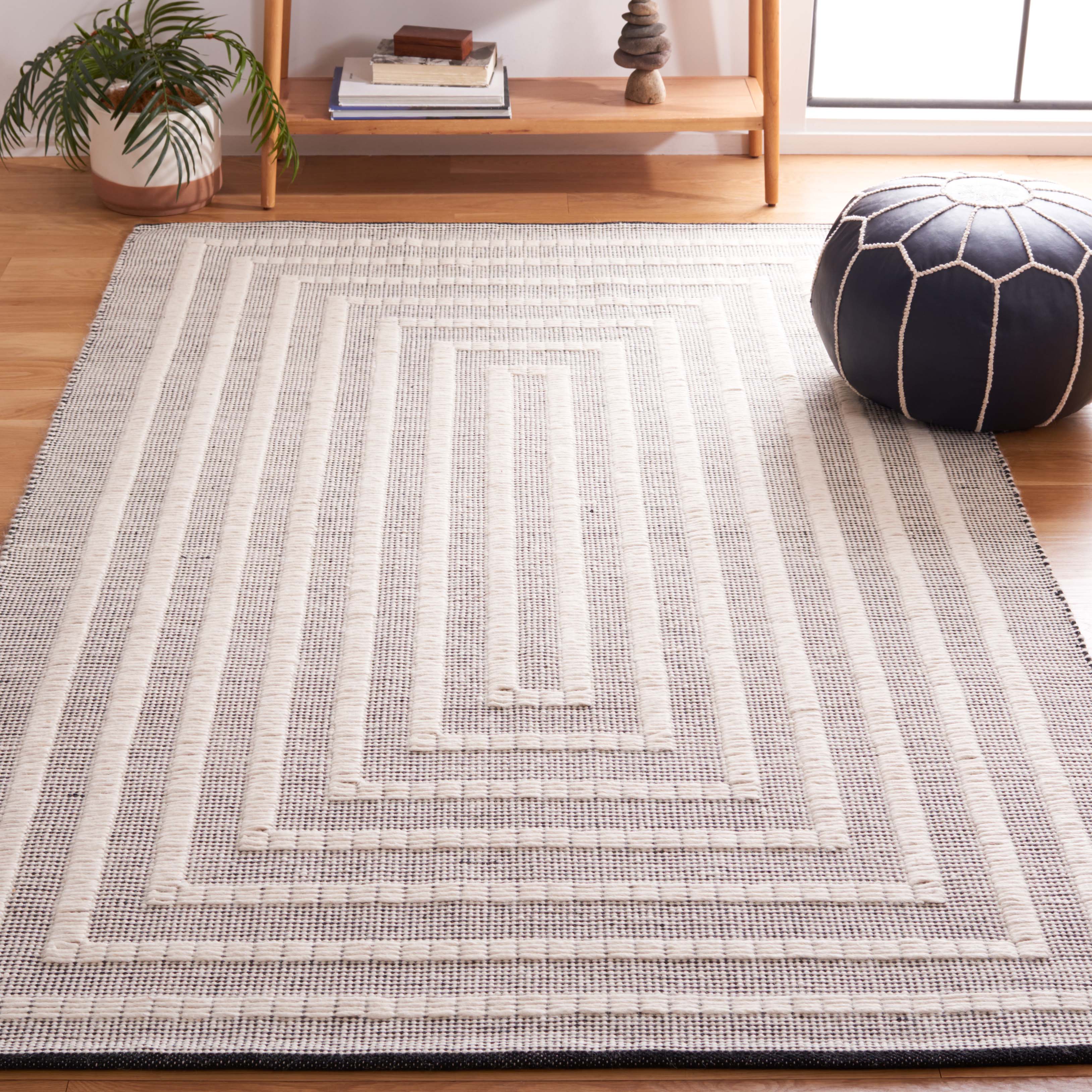 Safavieh Natura 226 Rug, NAT226 - BLACK / IVORY