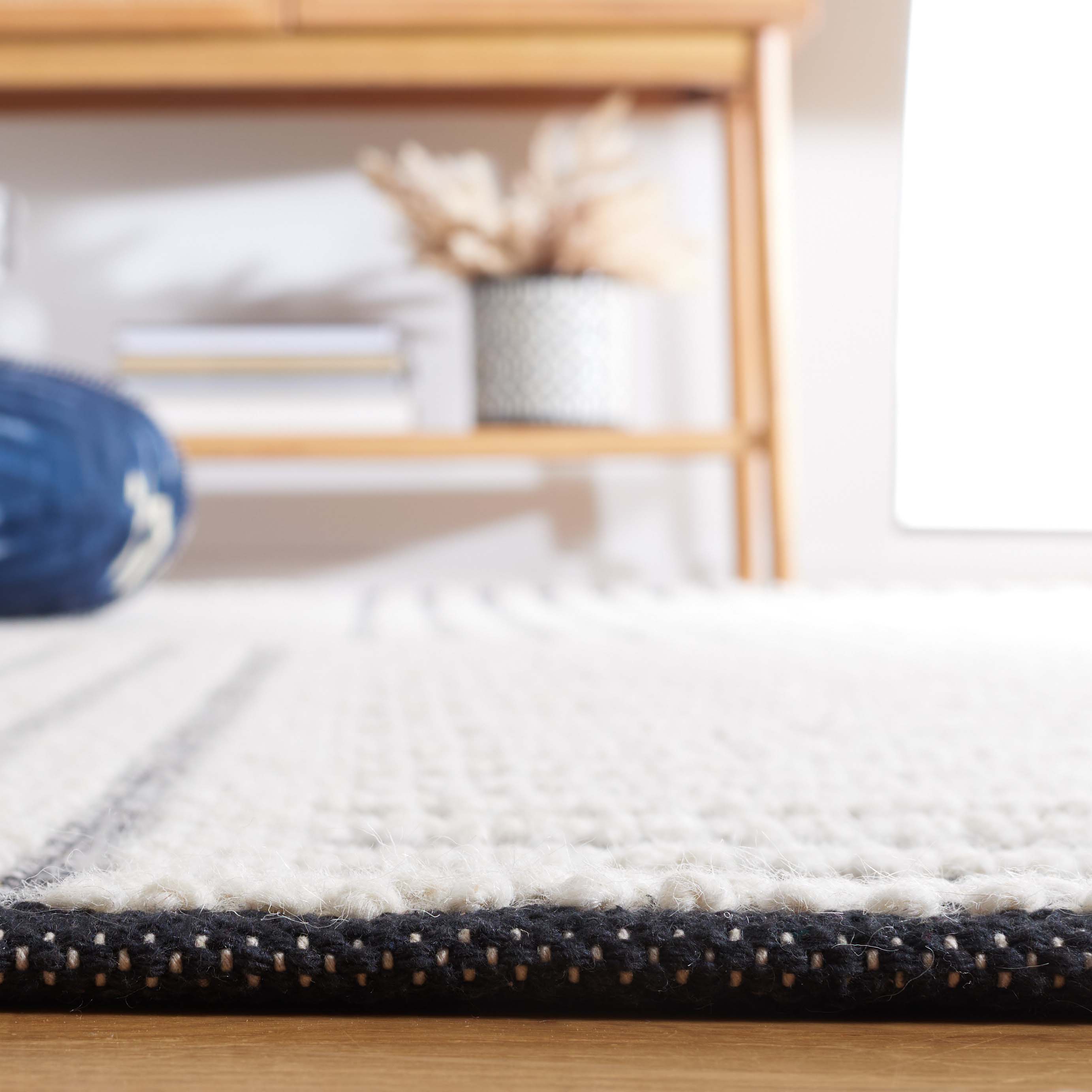 Safavieh Natura 227 Rug, NAT227 - IVORY / BLACK