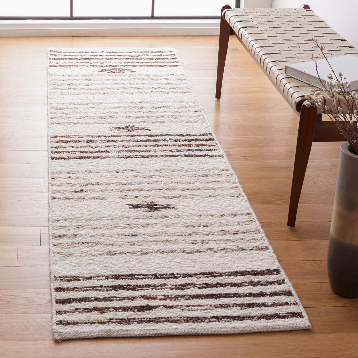 Safavieh Natura 325 Rug, NAT325 - BLACK / IVORY