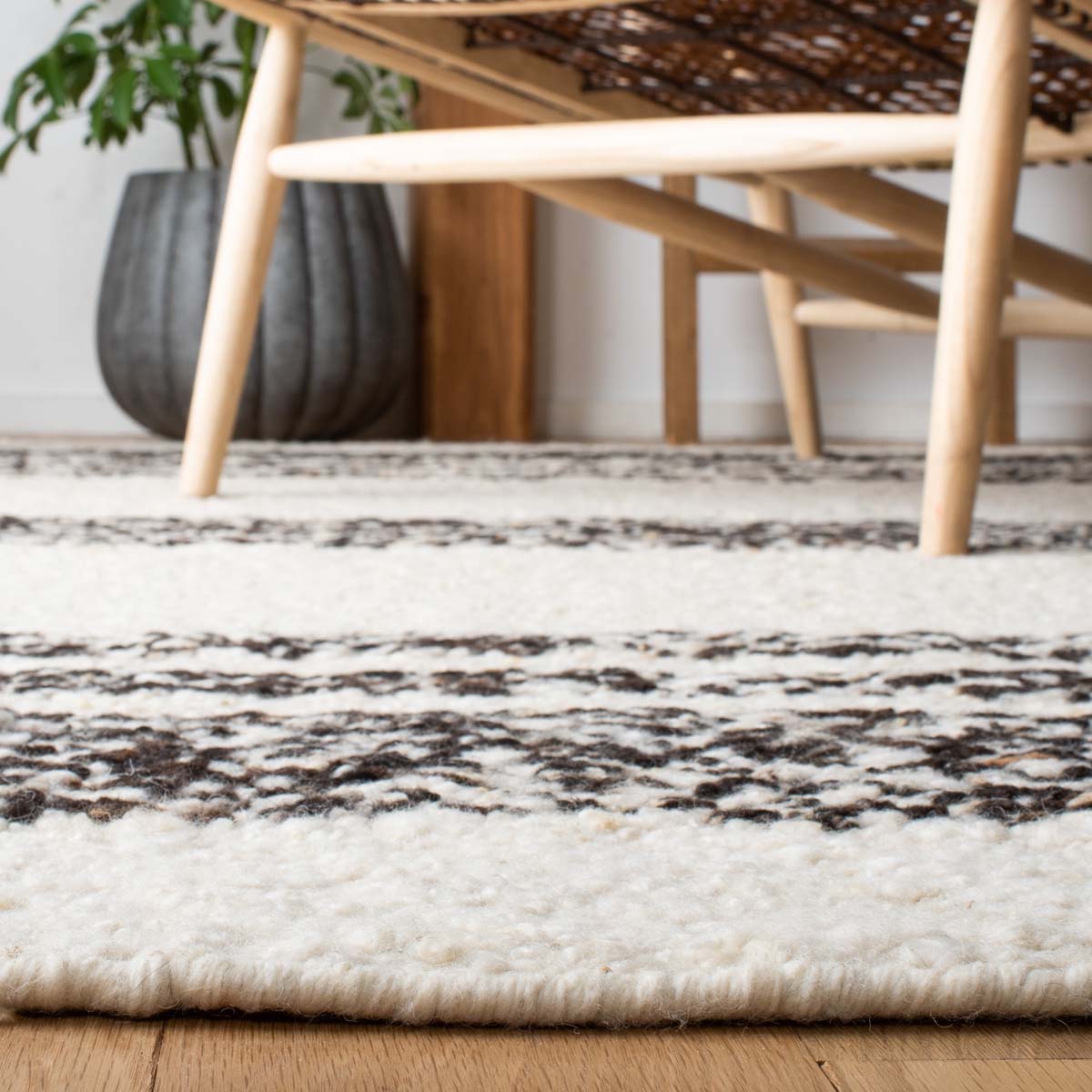 Safavieh Natura 328 Rug, NAT328 - BLACK / IVORY