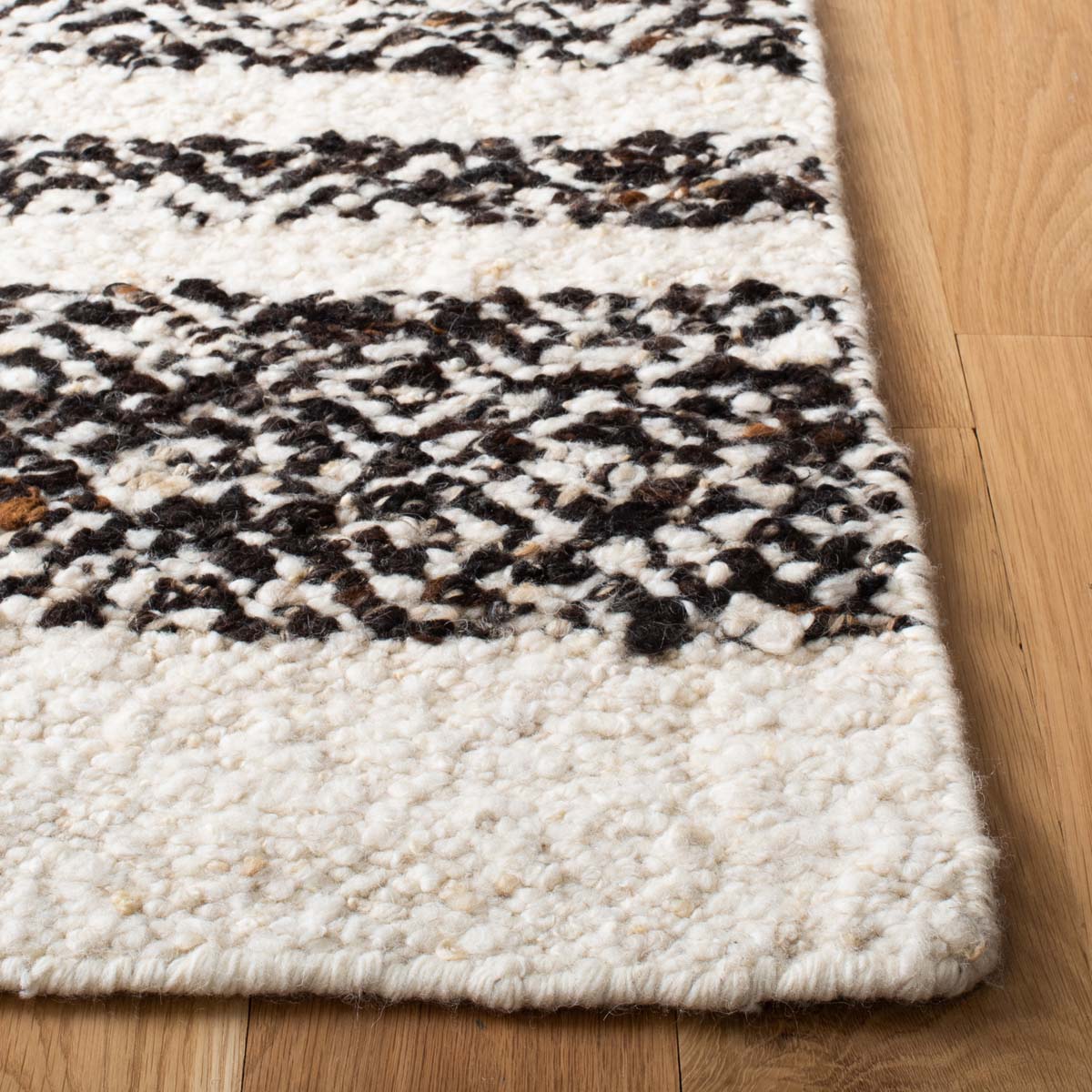 Safavieh Natura 328 Rug, NAT328 - BLACK / IVORY