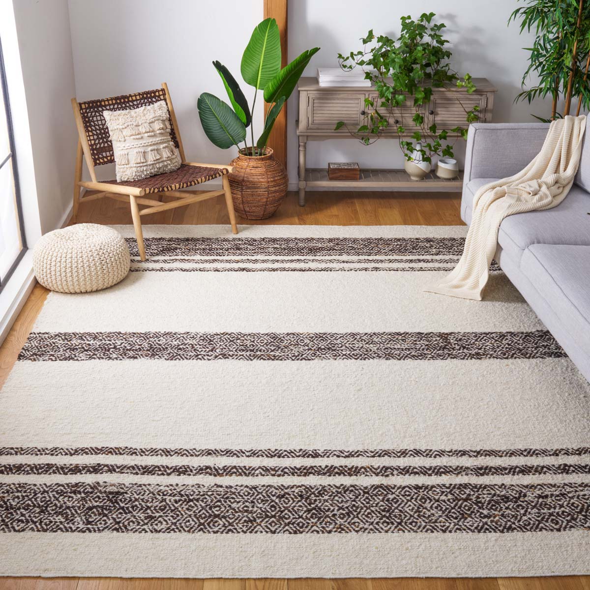 Safavieh Natura 328 Rug, NAT328 - BLACK / IVORY