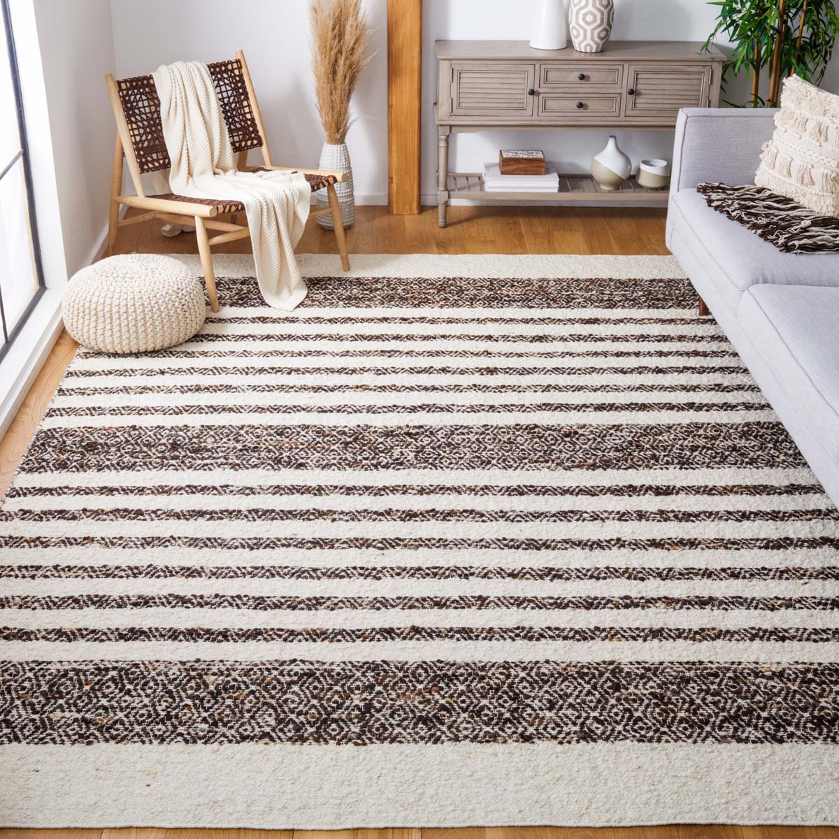 Safavieh Natura 329 Rug, NAT329 - BLACK / IVORY