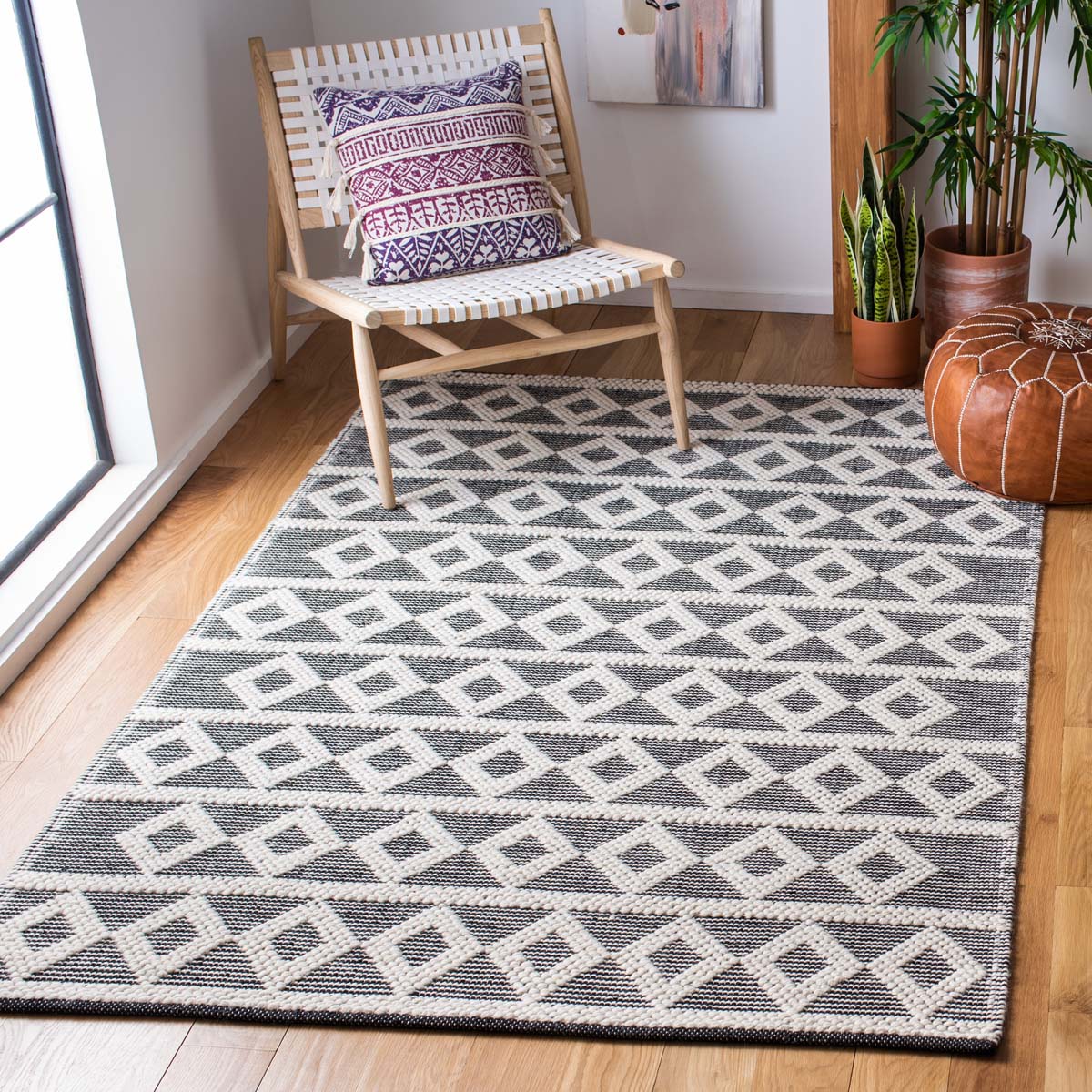 Safavieh Natura 479 Rug, NAT479 - IVORY / BLACK