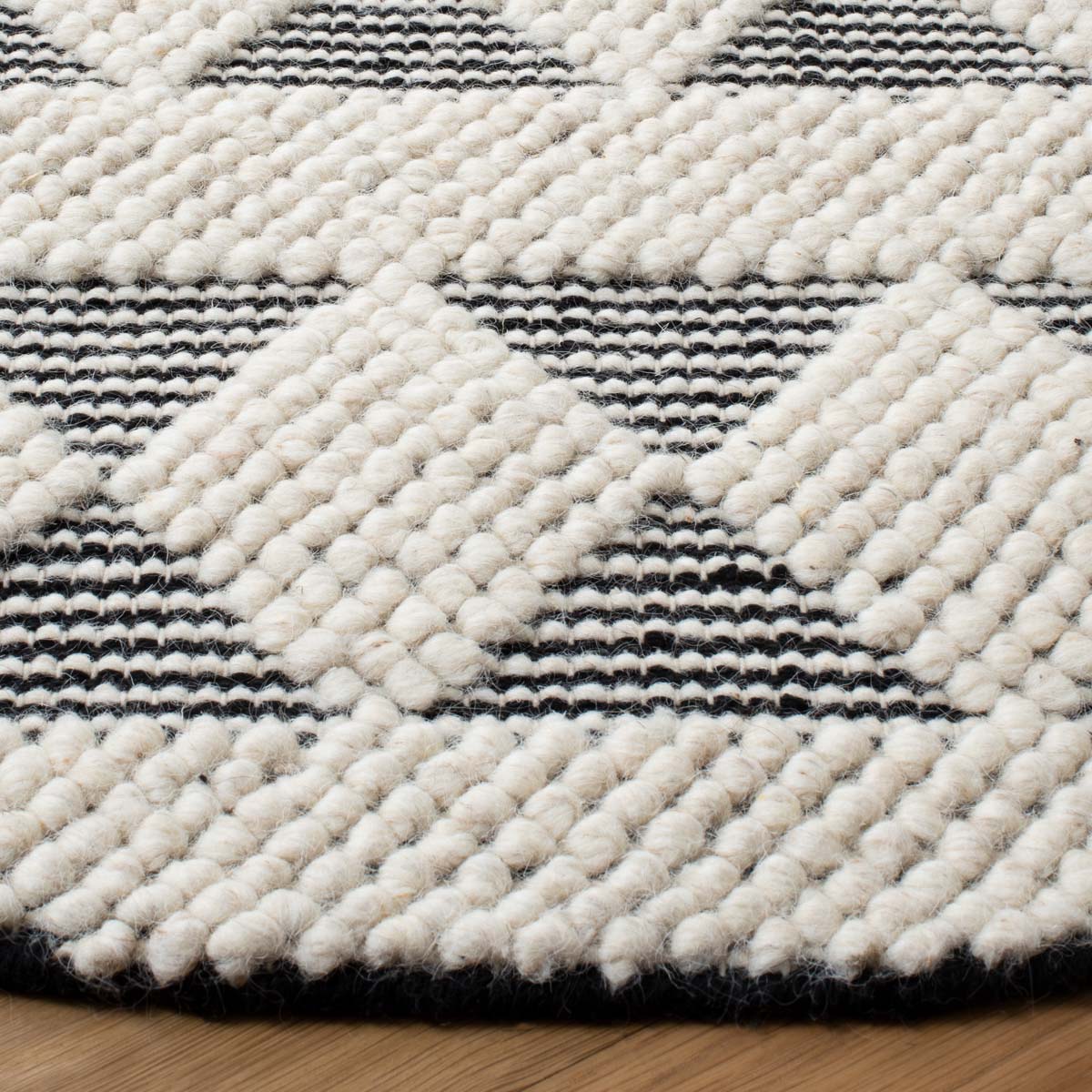 Safavieh Natura 481 Rug, NAT481 - IVORY / BLACK