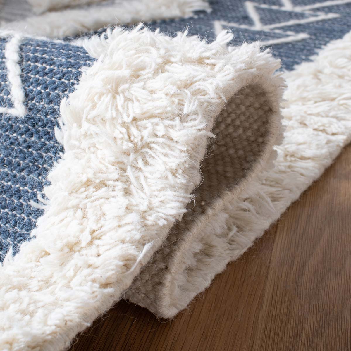 Safavieh Natura 679 Rug, NAT679 - IVORY / BLUE
