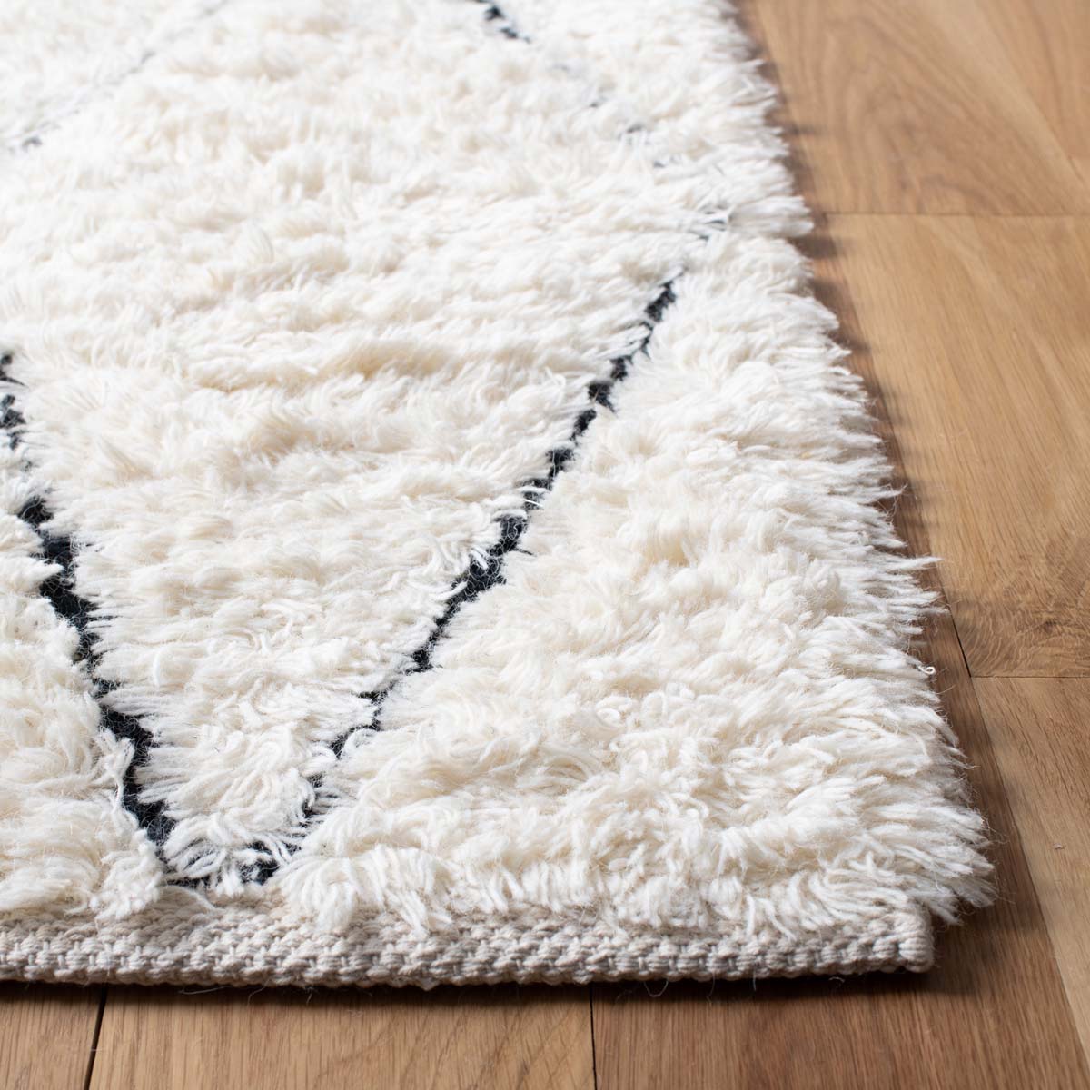 Safavieh Natura 683 Rug, NAT683 - IVORY / BLACK