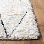 Safavieh Natura 683 Rug, NAT683 - IVORY / BLACK