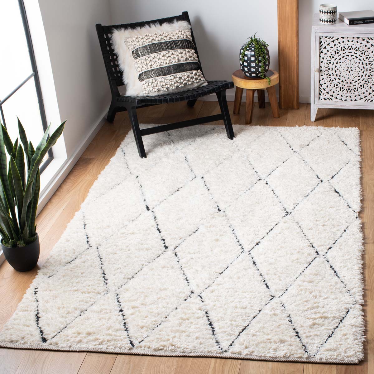 Safavieh Natura 683 Rug, NAT683 - IVORY / BLACK