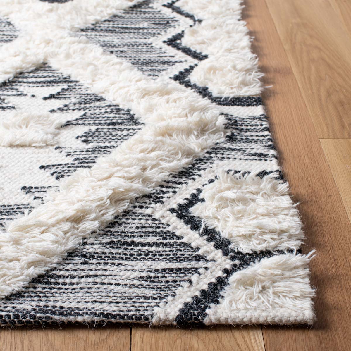 Safavieh Natura 684 Rug, NAT684 - IVORY / BLACK