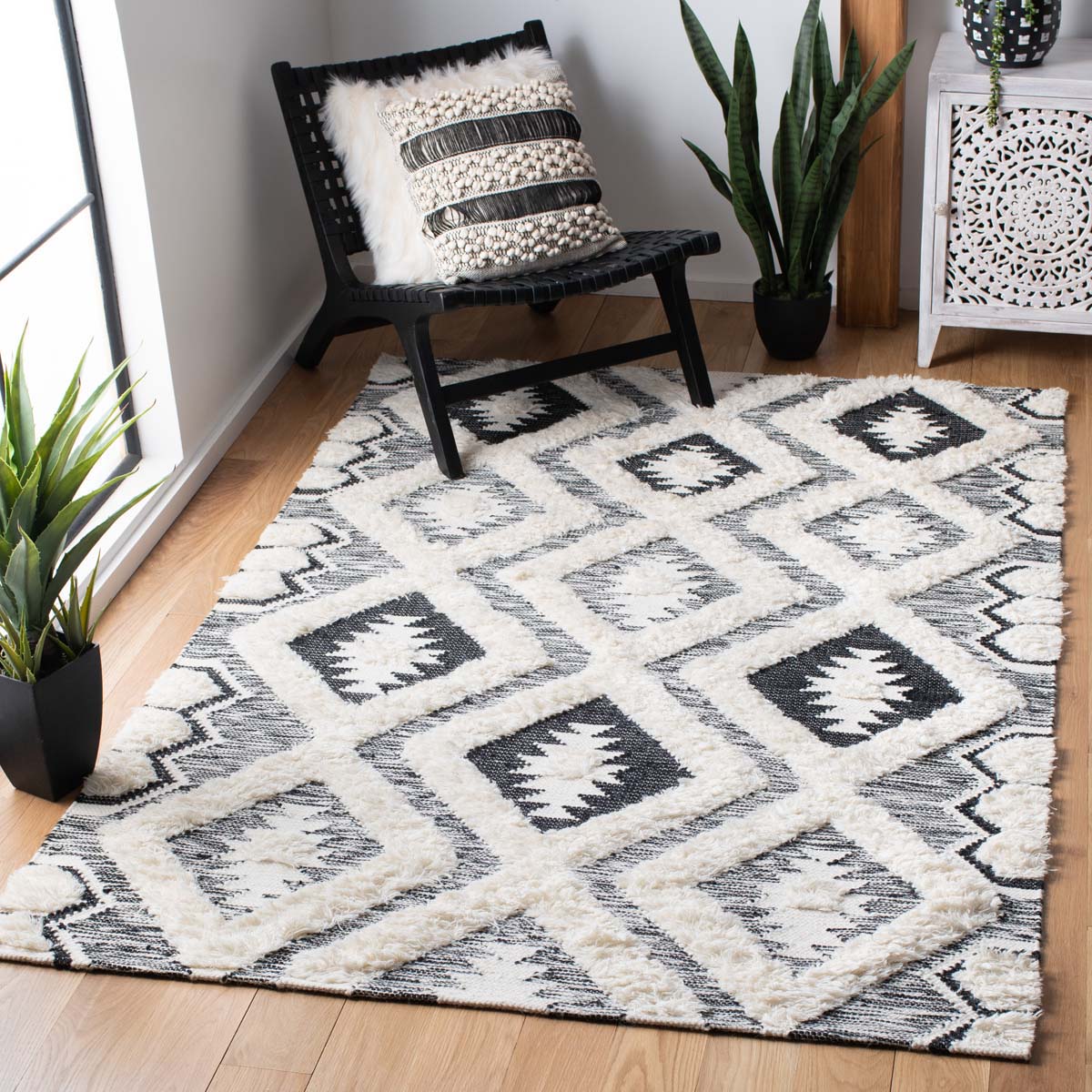 Safavieh Natura 684 Rug, NAT684 - IVORY / BLACK