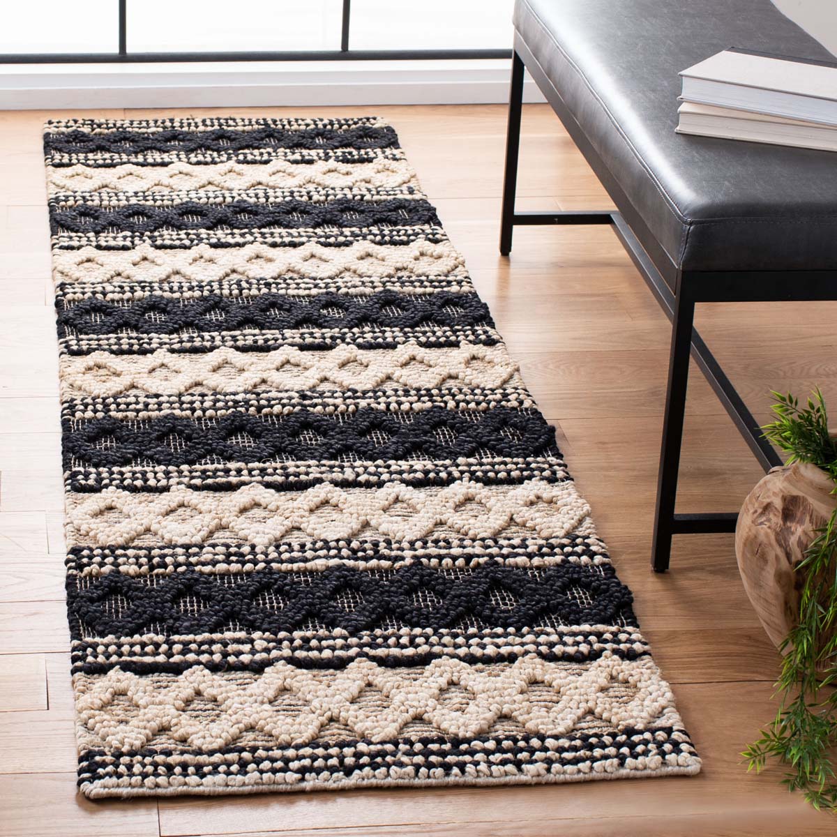 Safavieh Natural Fiber 568 Rug, NF568 - BLACK / IVORY