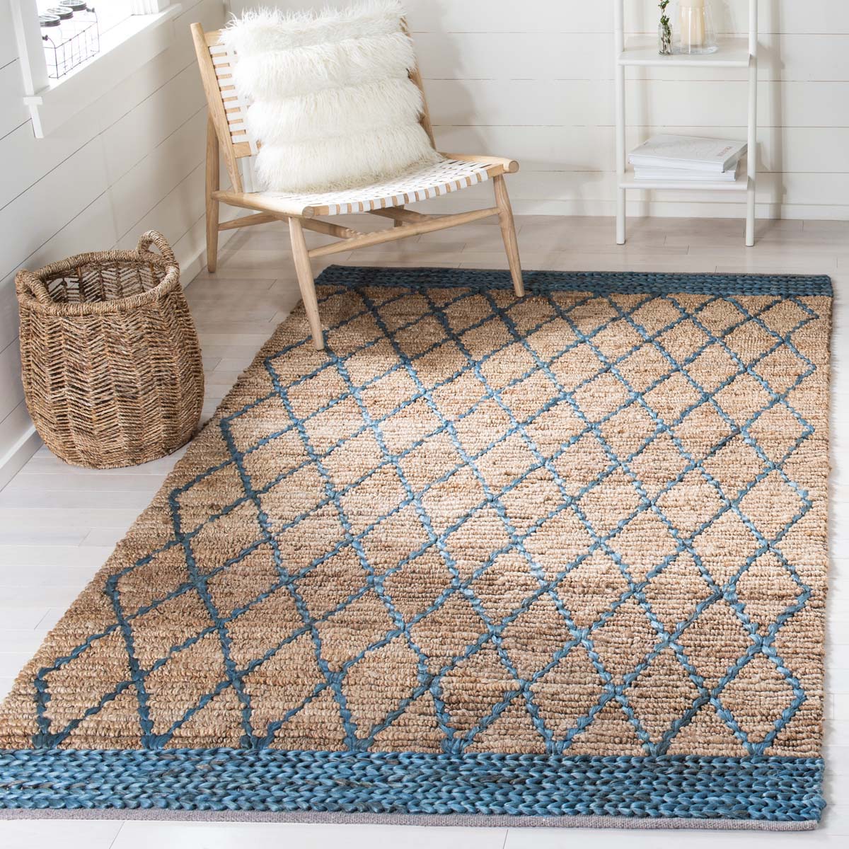Safavieh Natural Fiber 951 Rug, NF951 - NATURAL / NAVY