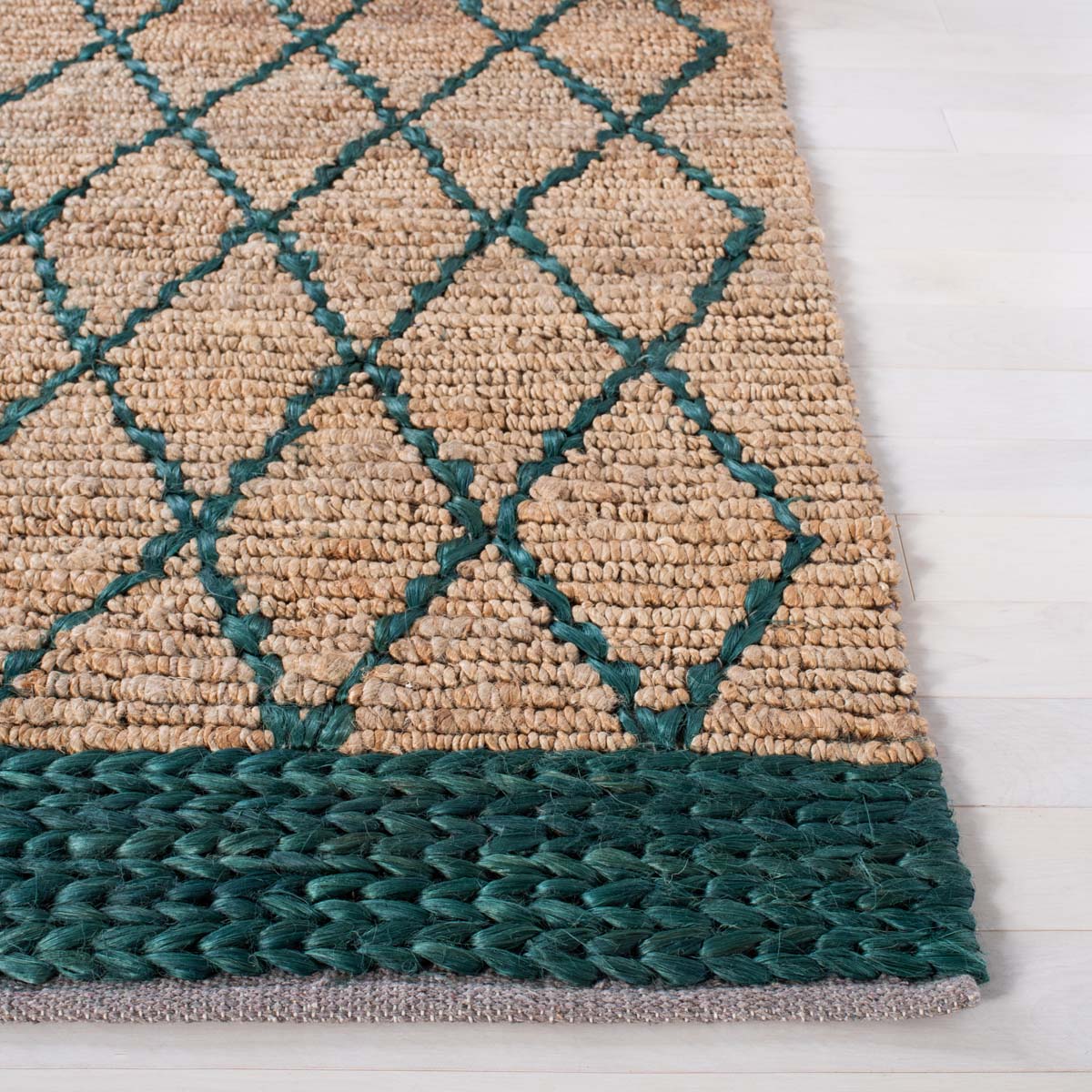Safavieh Natural Fiber 951 Rug, NF951 - NATURAL / DARK GREEN