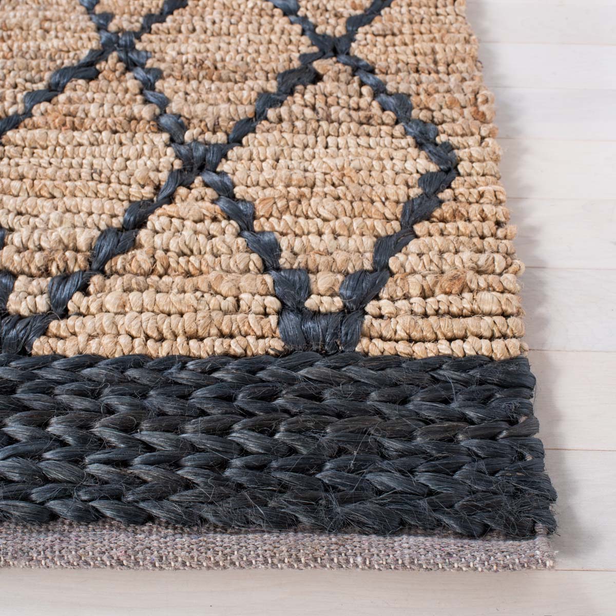 Safavieh Natural Fiber 951 Rug, NF951 - NATURAL / BLACK