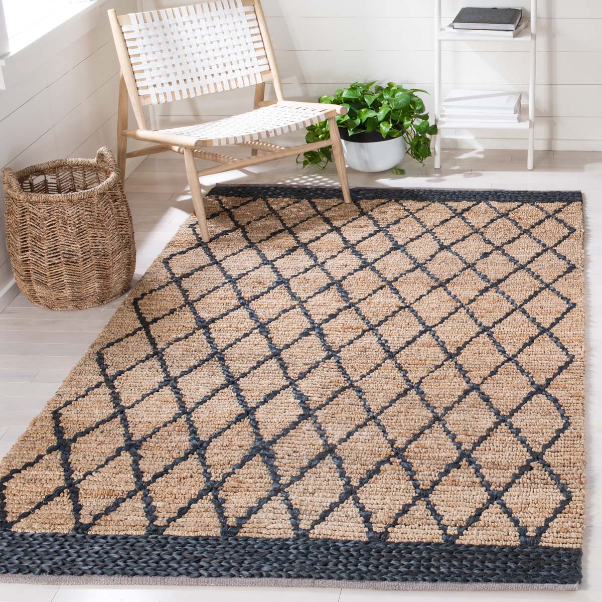 Safavieh Natural Fiber 951 Rug, NF951 - NATURAL / BLACK