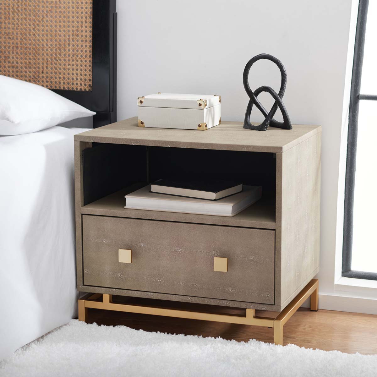 Safavieh Meilana 1 Shelf 1 Drawer Nightstand , NST6403 - Light Taupe / Brass