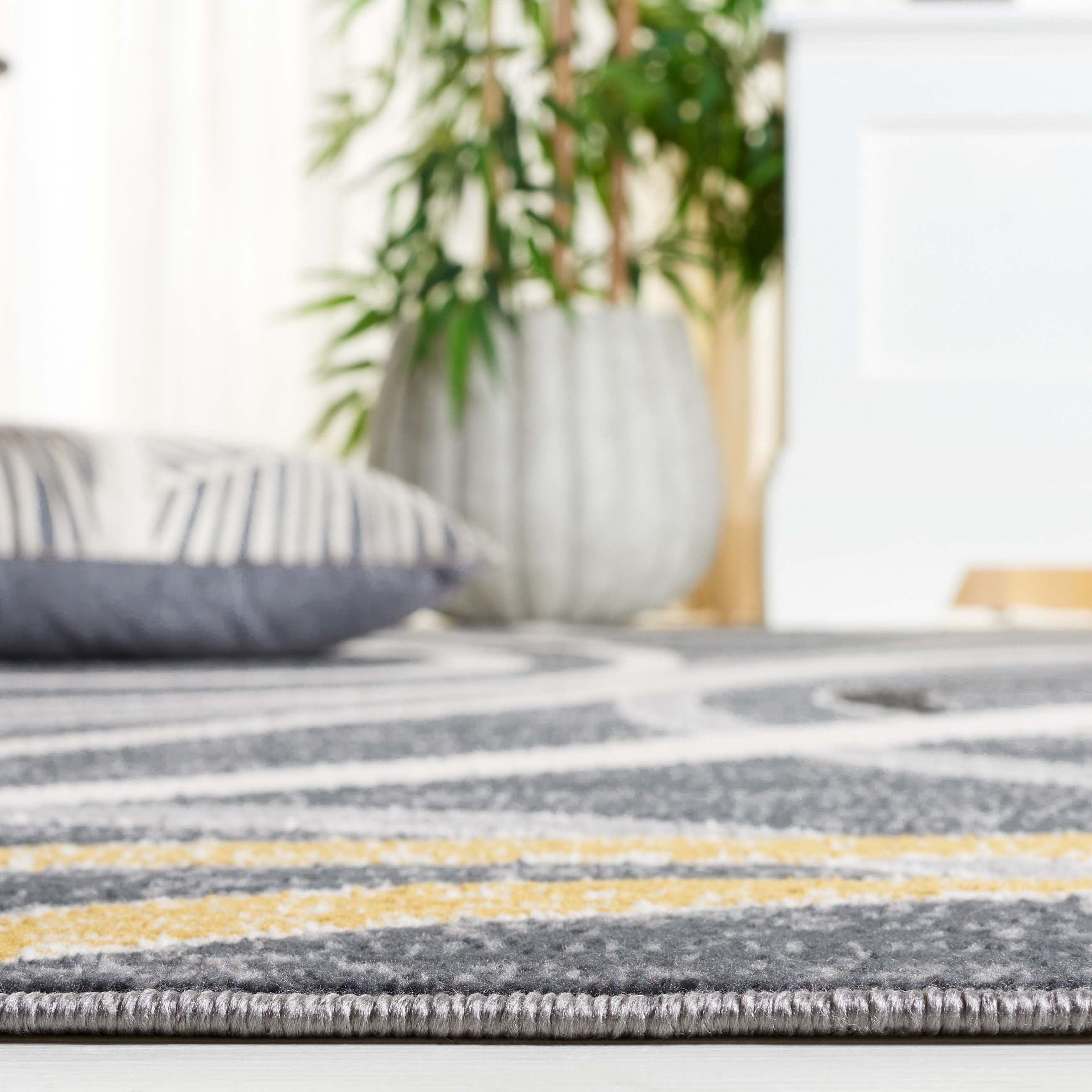 Safavieh Odyssey 812 Rug, ODY812 - Black / Grey Gold