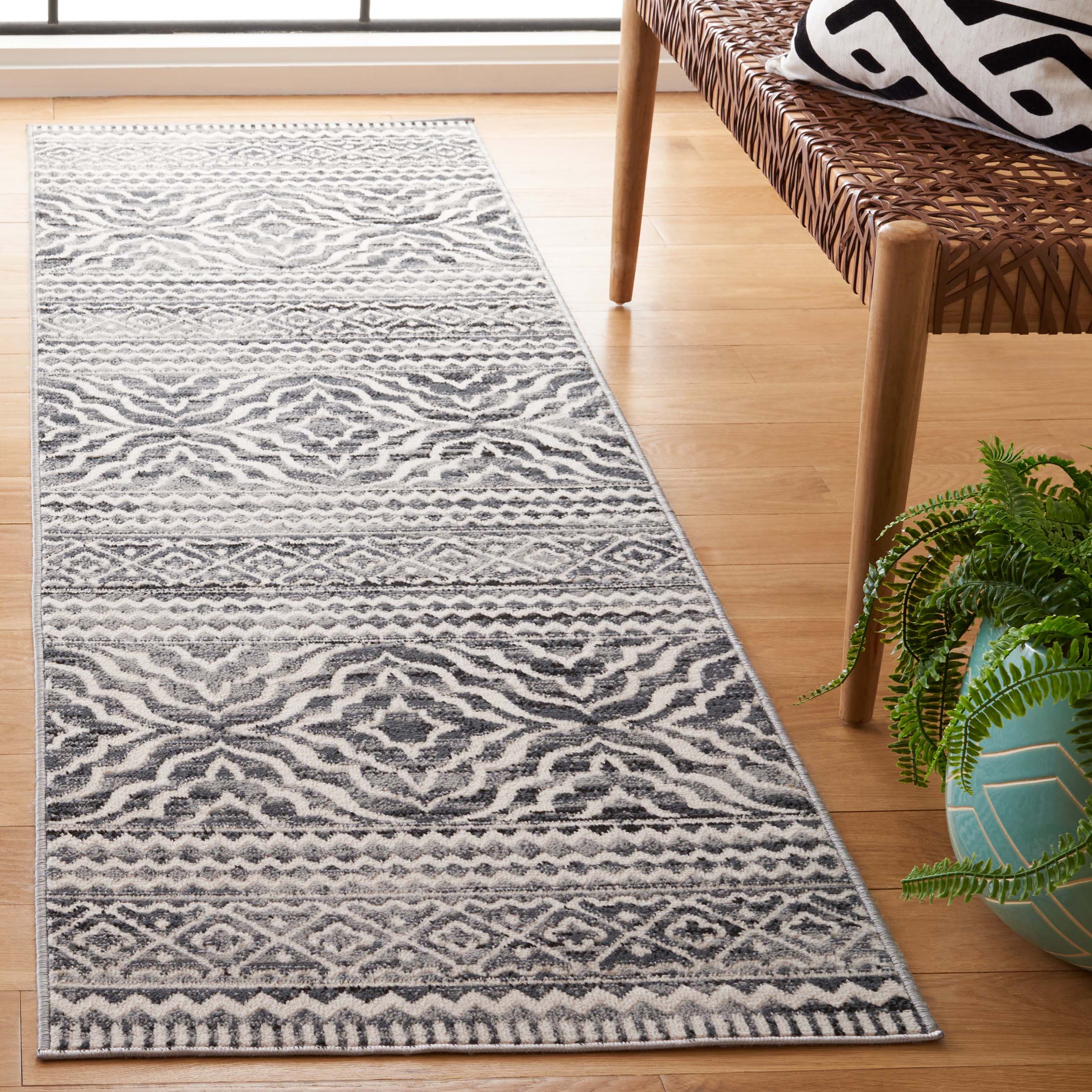 Safavieh Odyssey 852 Rug, ODY852 - Black / Ivory